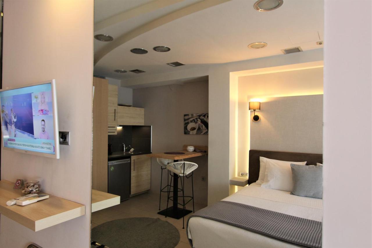 Aiolos Apartments Ermou 64 2Nd Floor Suites Атина Екстериор снимка
