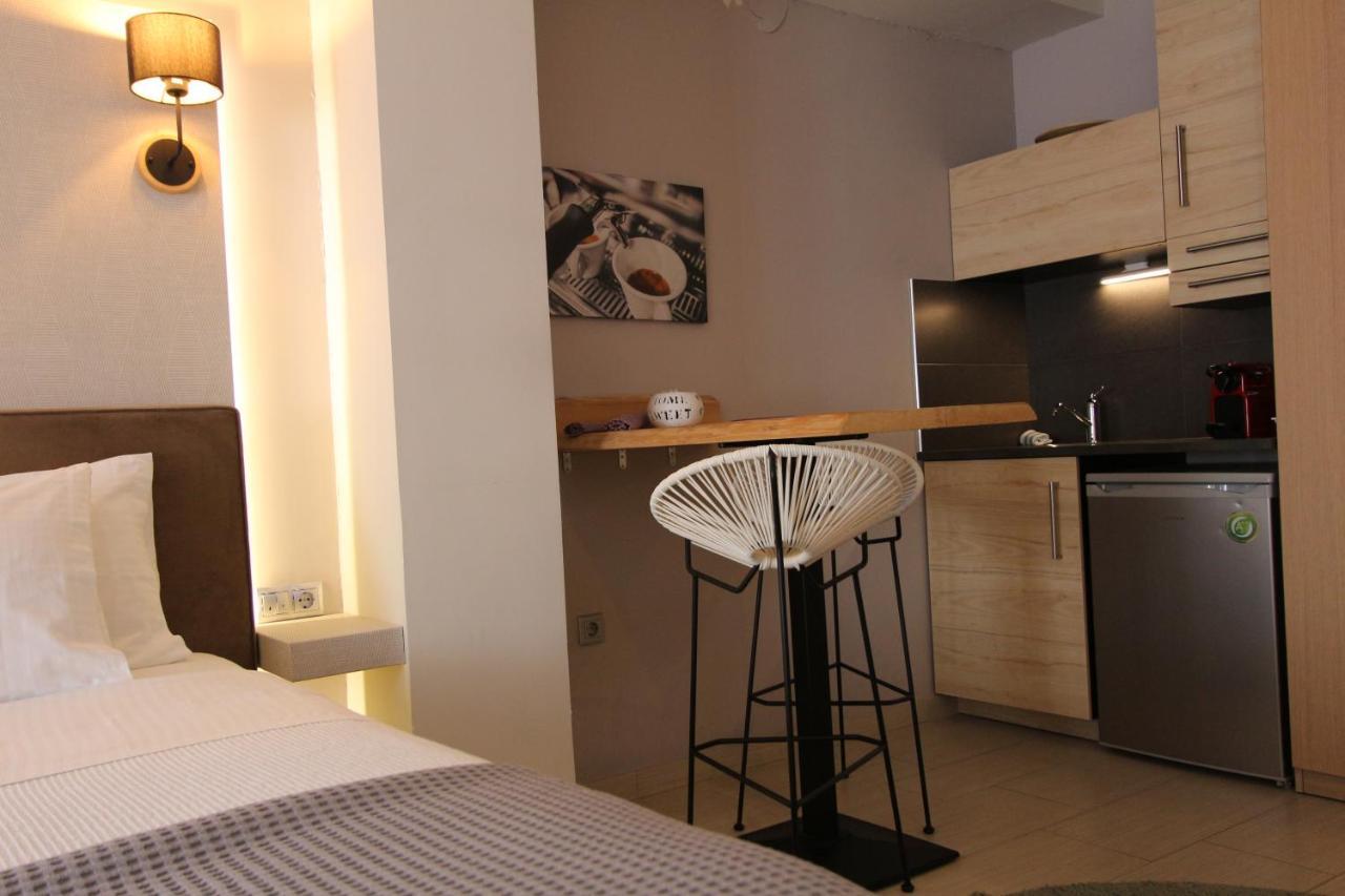 Aiolos Apartments Ermou 64 2Nd Floor Suites Атина Екстериор снимка