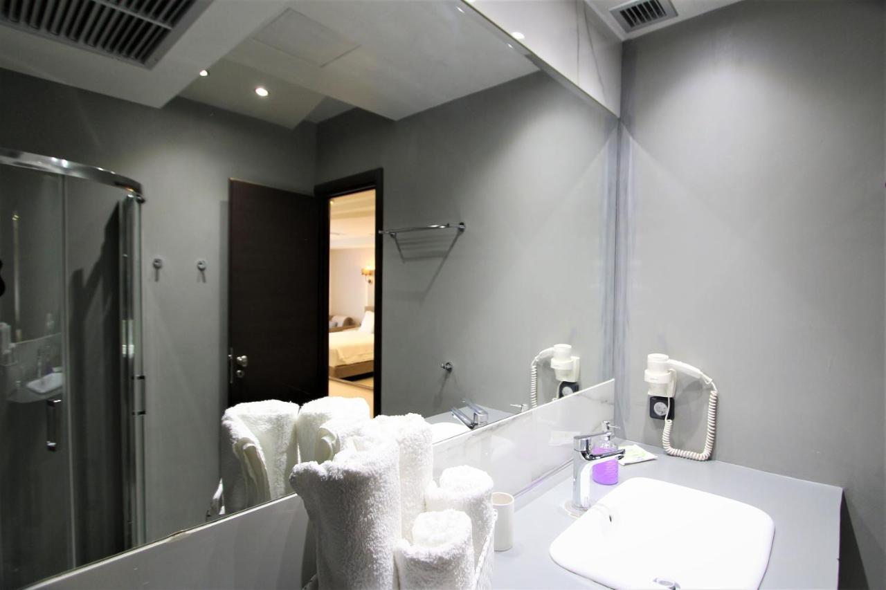 Aiolos Apartments Ermou 64 2Nd Floor Suites Атина Екстериор снимка
