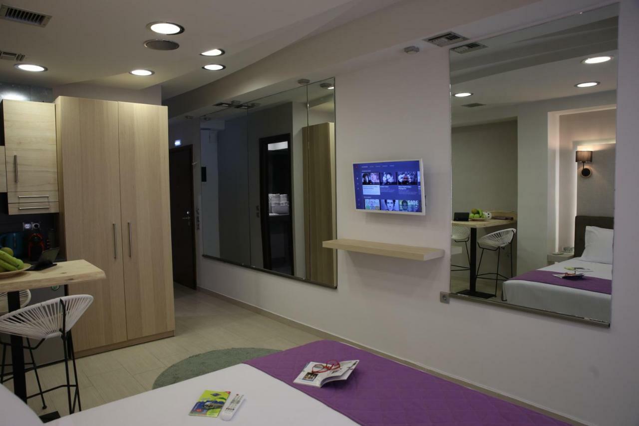 Aiolos Apartments Ermou 64 2Nd Floor Suites Атина Екстериор снимка