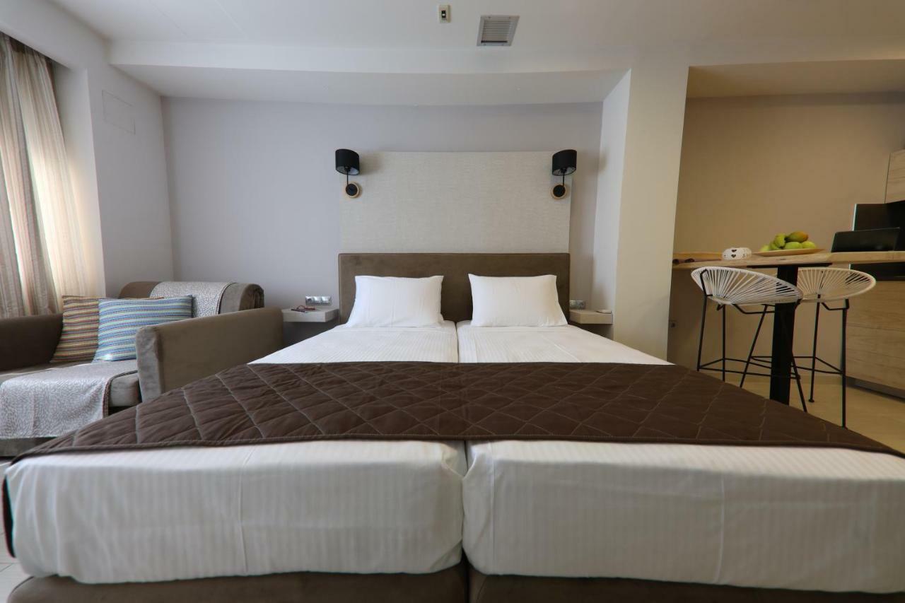 Aiolos Apartments Ermou 64 2Nd Floor Suites Атина Екстериор снимка